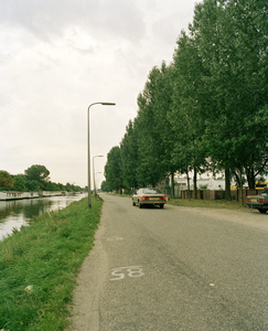 801293 Gezicht op de Kanaalweg te Utrecht met rechts de afwerkplek voor de op de Europalaan werkzame prostituees; links ...